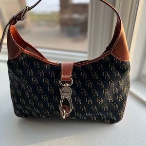 Dooney Bourke shoulder purse